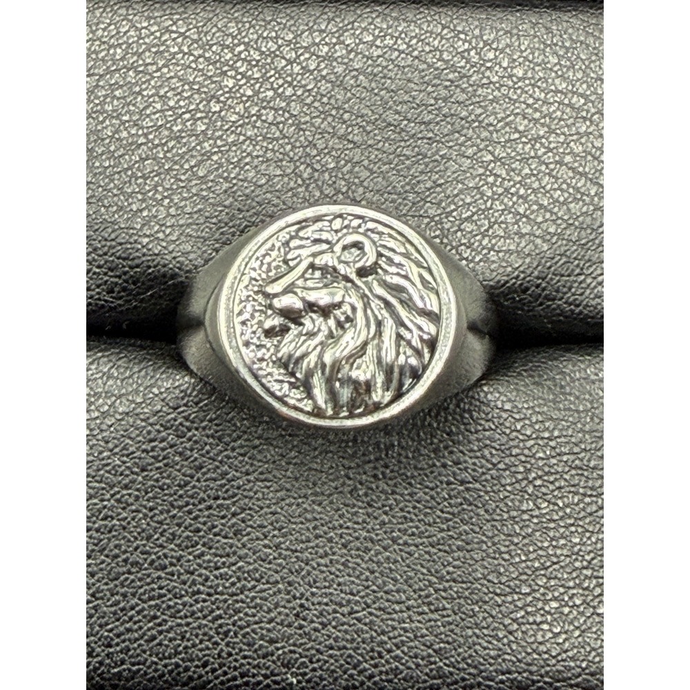 New Condition Sterling Silver Lion Signet Ring Size 12 J19